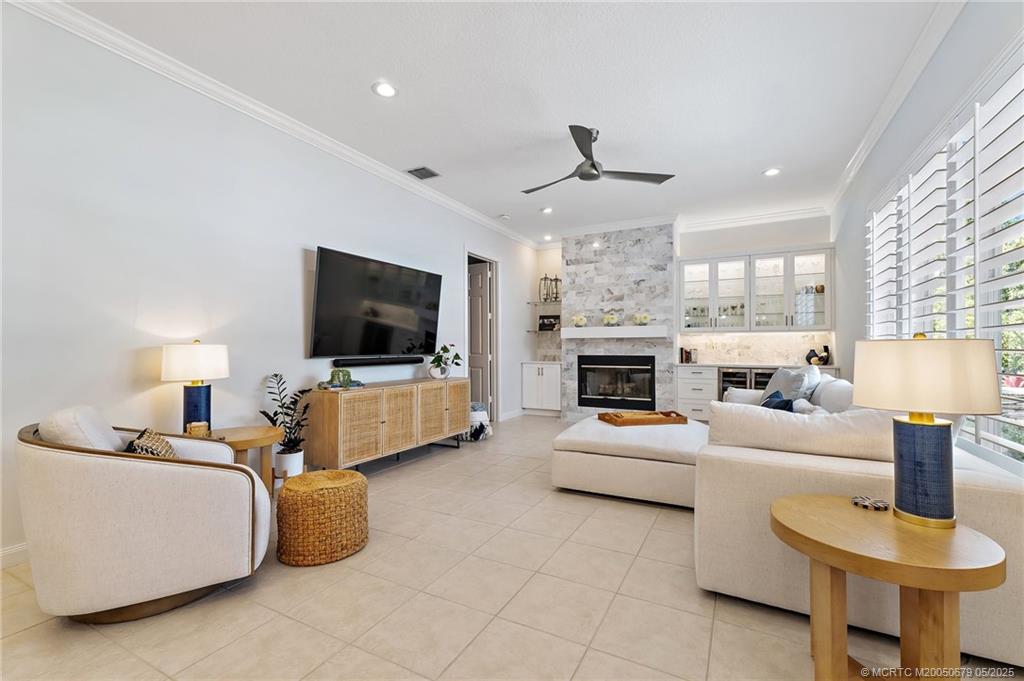 922 SW Lighthouse Drive