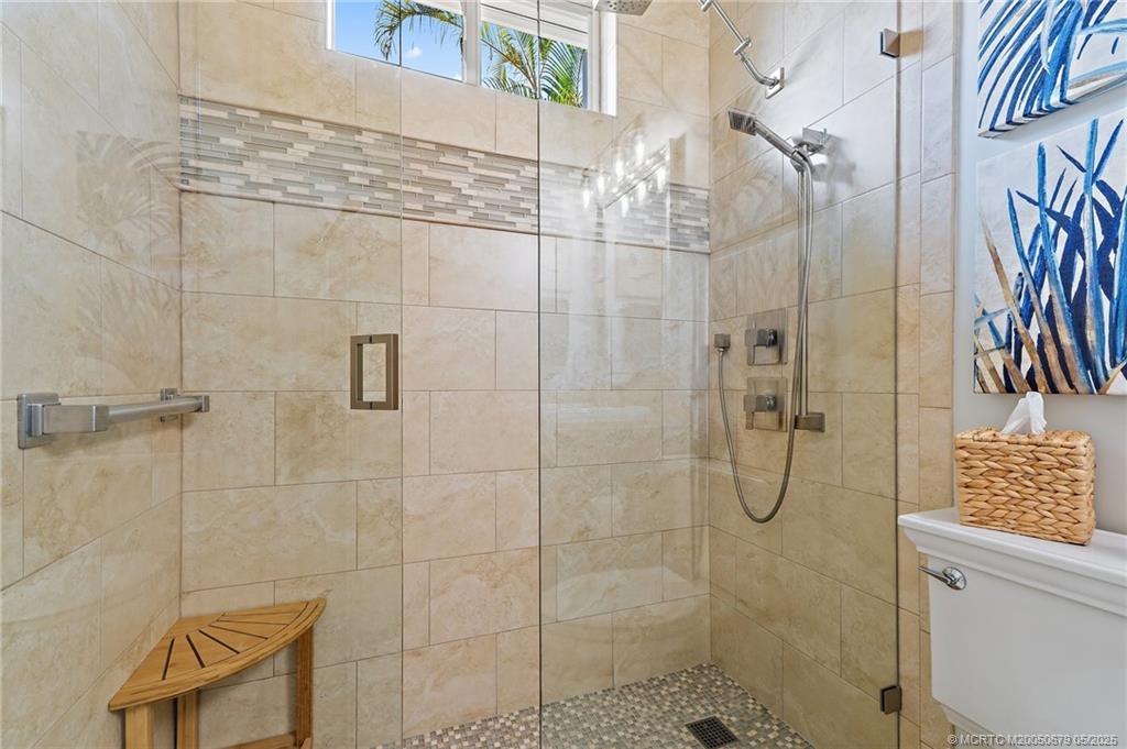 922 SW Lighthouse Drive