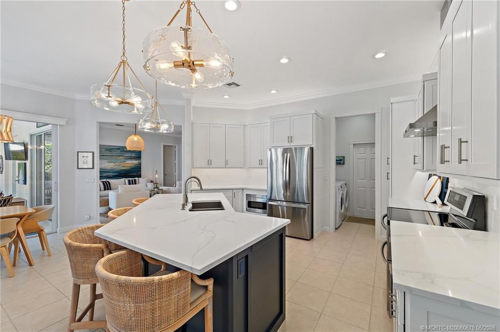 922 SW Lighthouse Drive