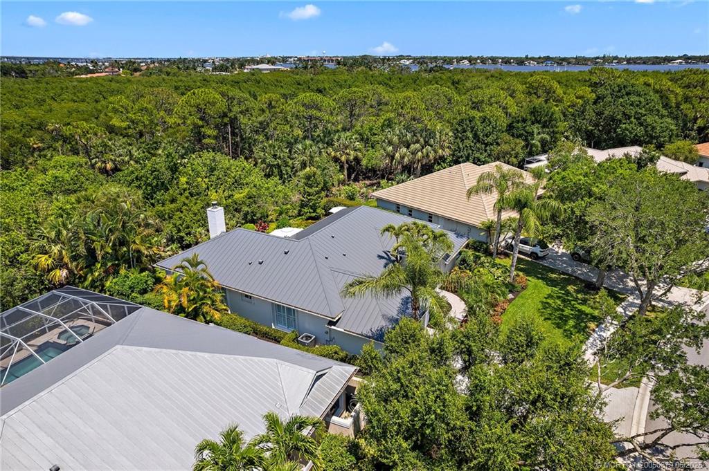 922 SW Lighthouse Drive