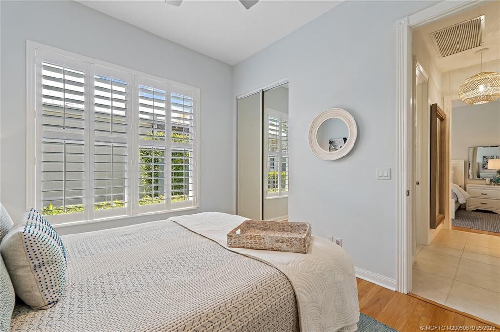 922 SW Lighthouse Drive