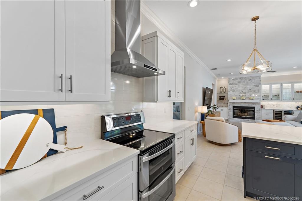 922 SW Lighthouse Drive