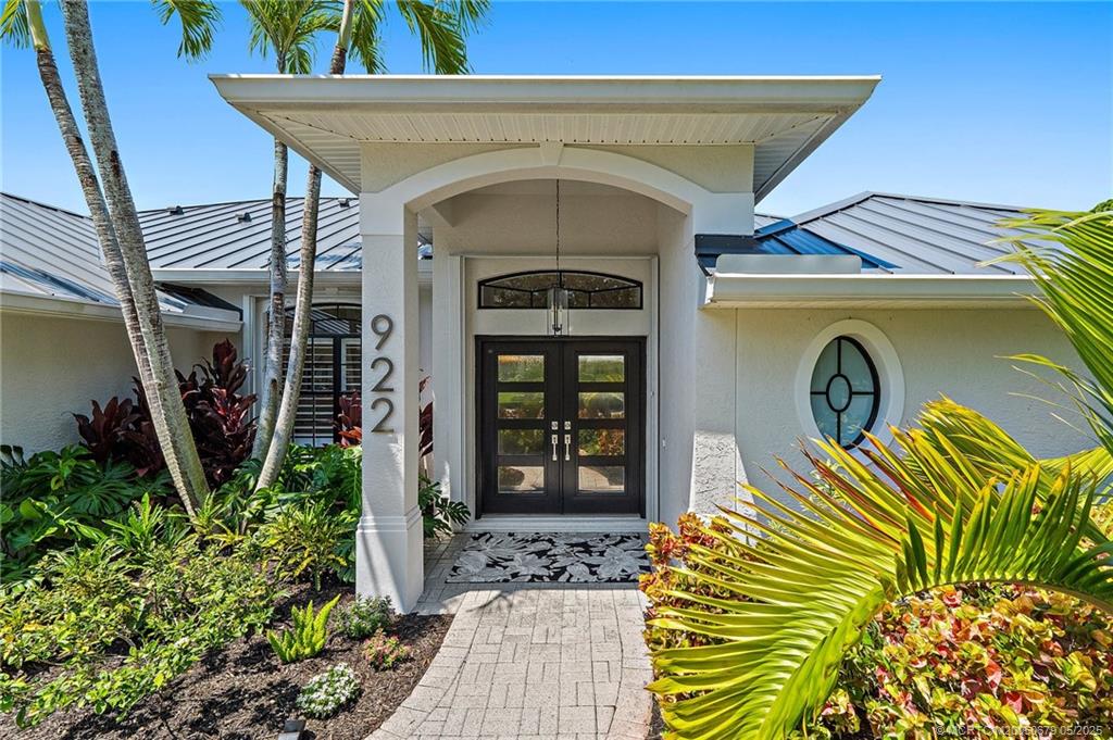 922 SW Lighthouse Drive