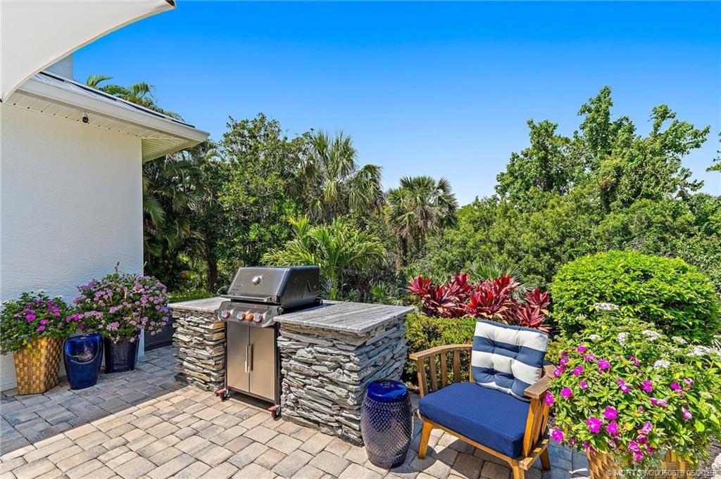 922 SW Lighthouse Drive