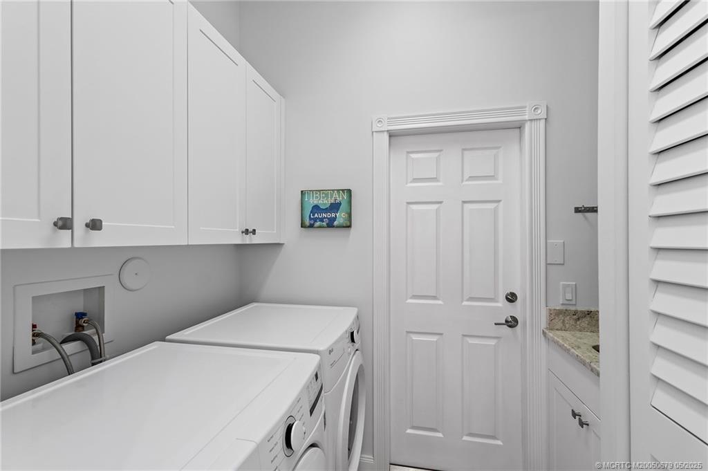 922 SW Lighthouse Drive