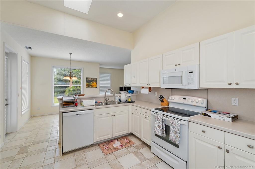 579 SE Meadow Wood Way