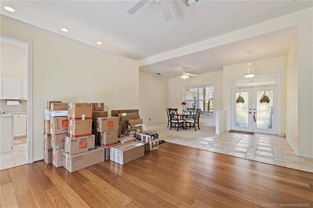 579 SE Meadow Wood Way