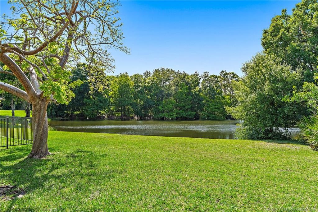 579 SE Meadow Wood Way