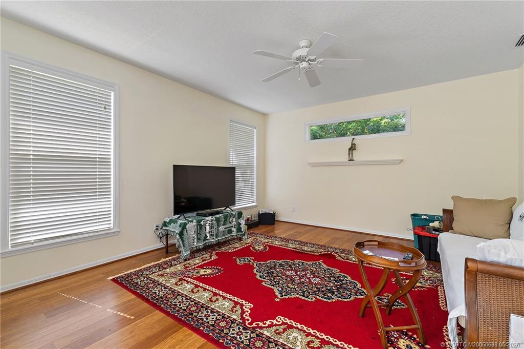 579 SE Meadow Wood Way