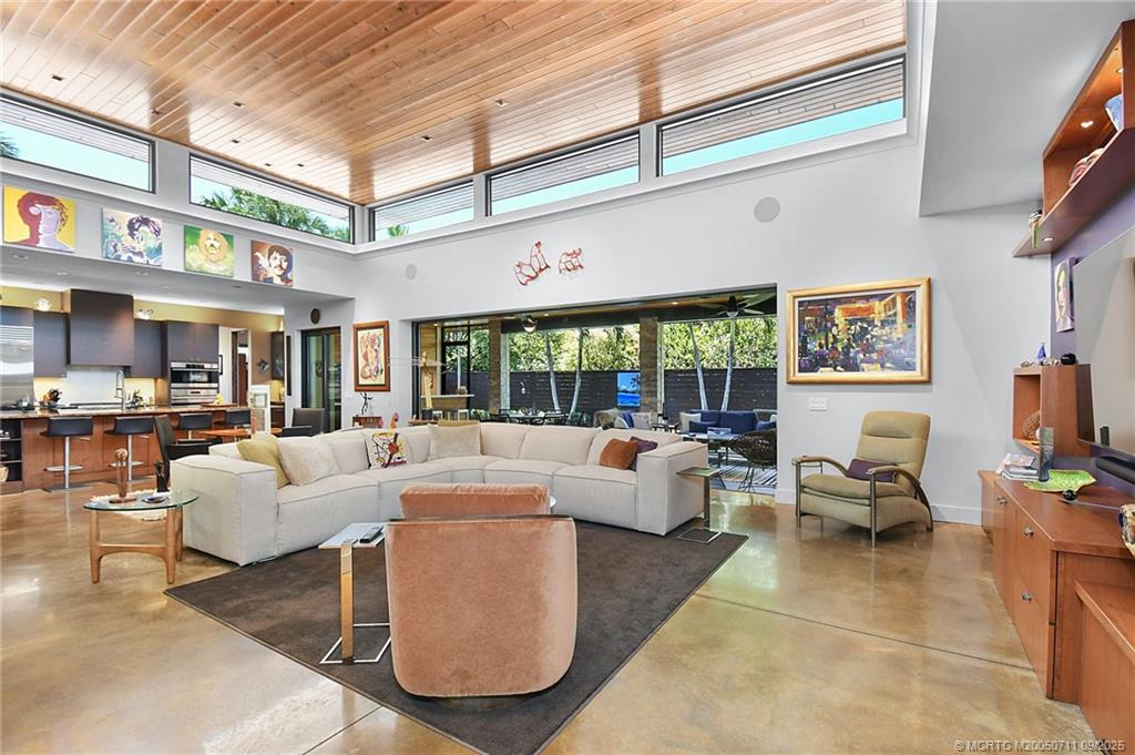 314 SE Pelican Drive