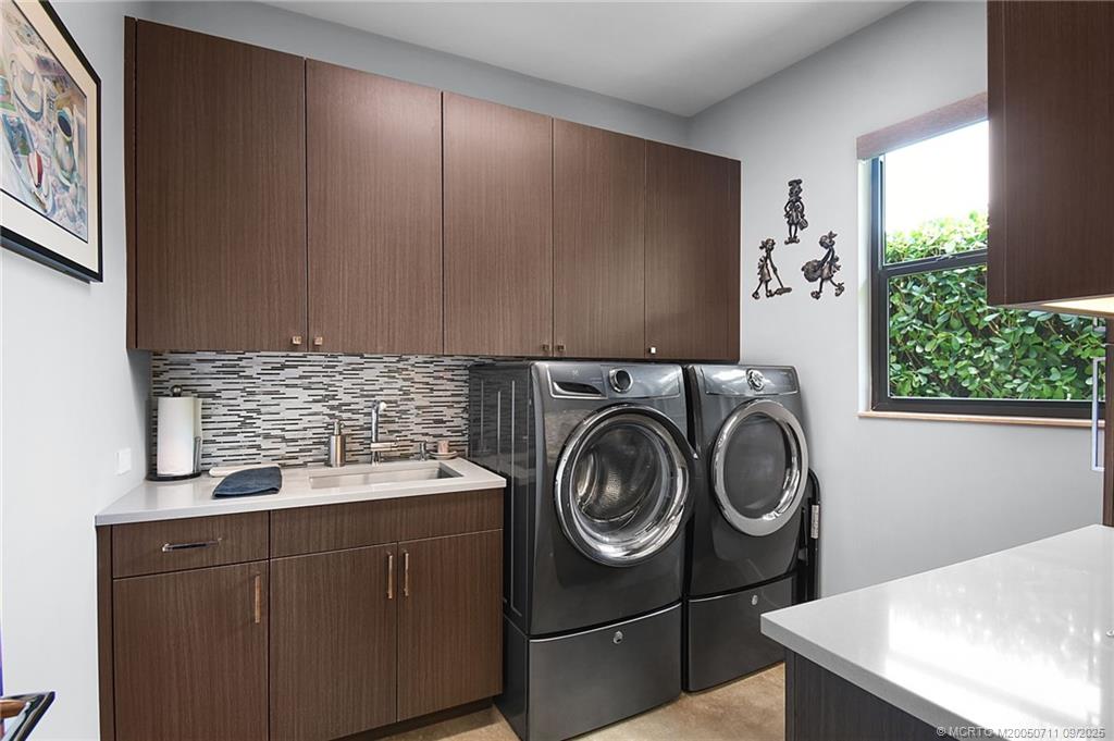 314 SE Pelican Drive