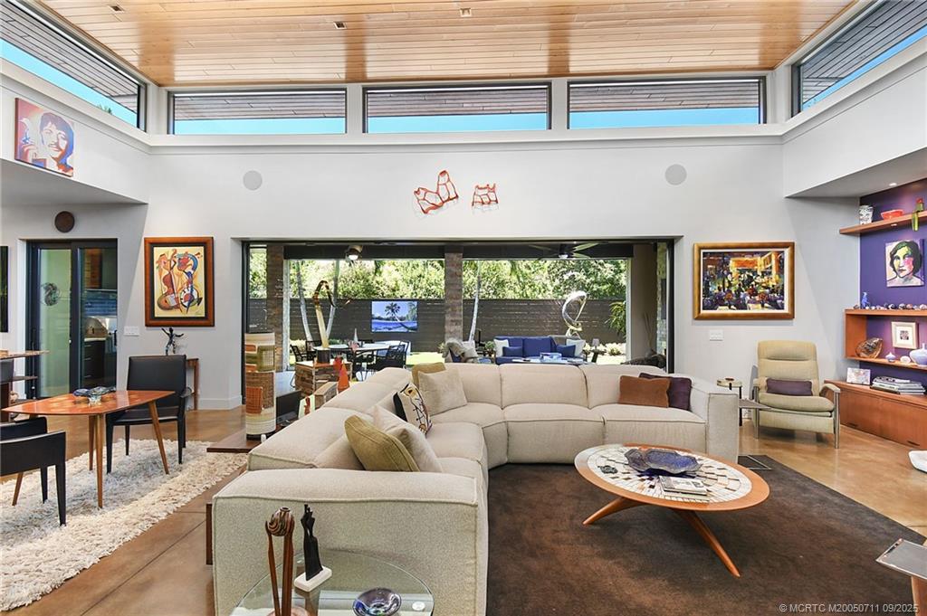 314 SE Pelican Drive