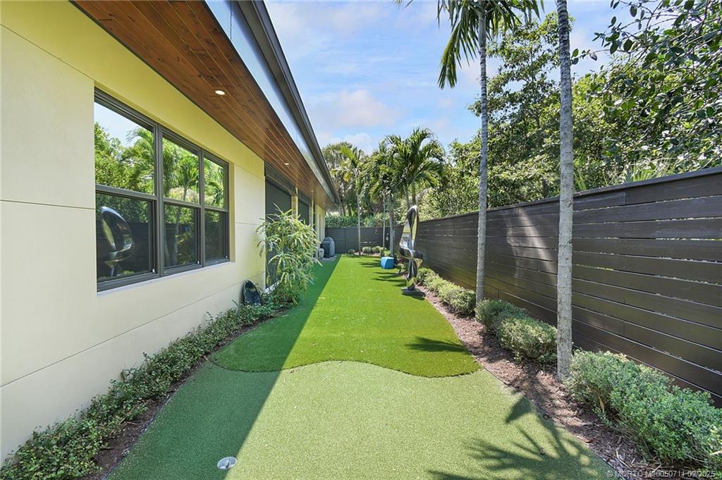 314 SE Pelican Drive