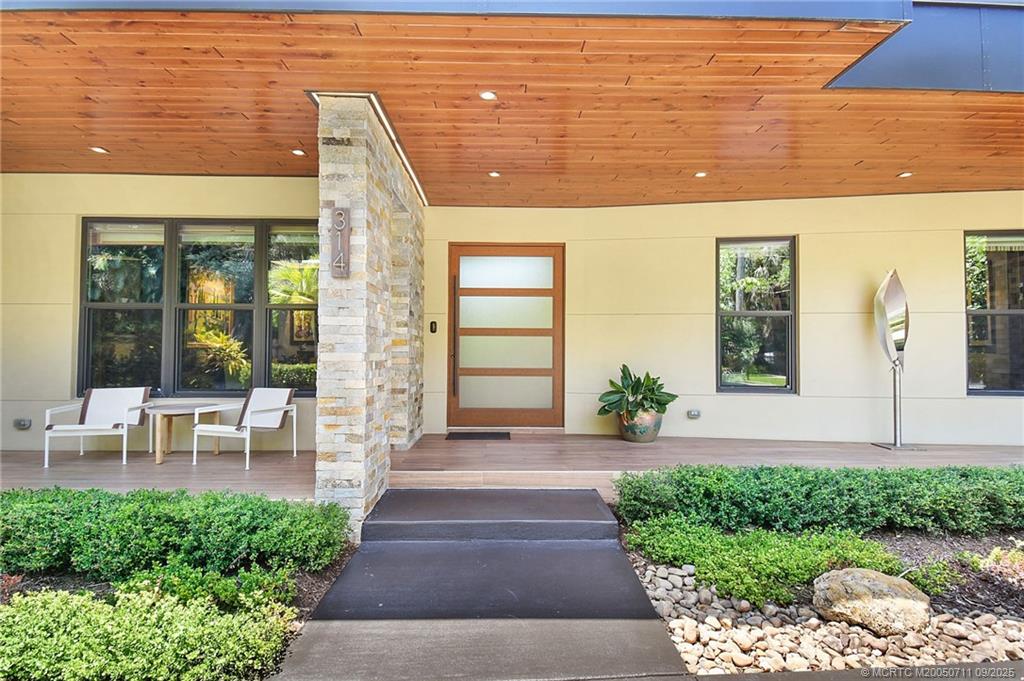 314 SE Pelican Drive