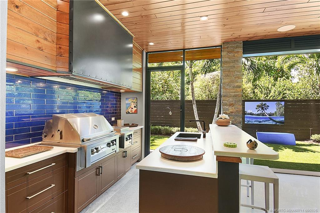 314 SE Pelican Drive