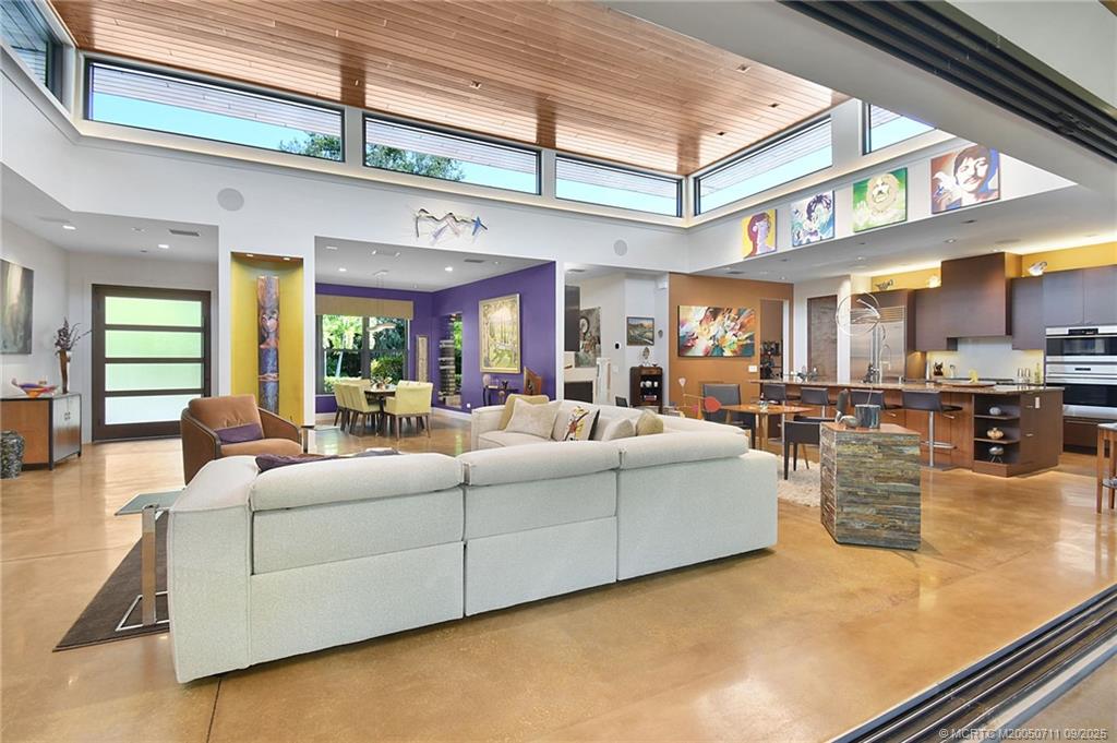 314 SE Pelican Drive