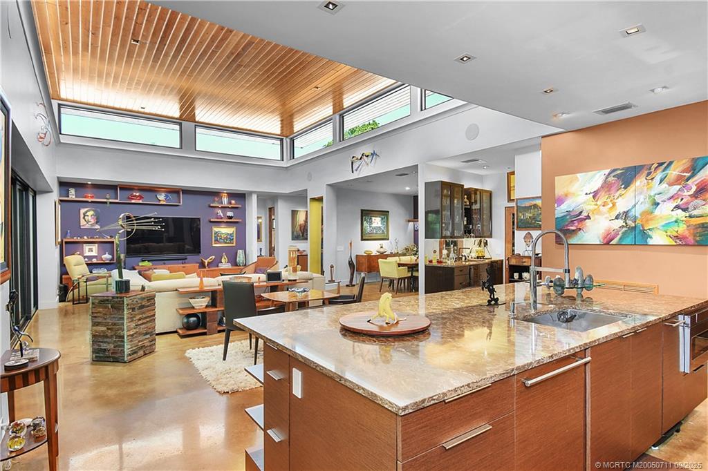 314 SE Pelican Drive