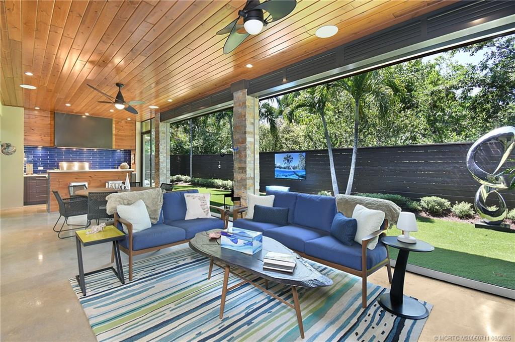 314 SE Pelican Drive