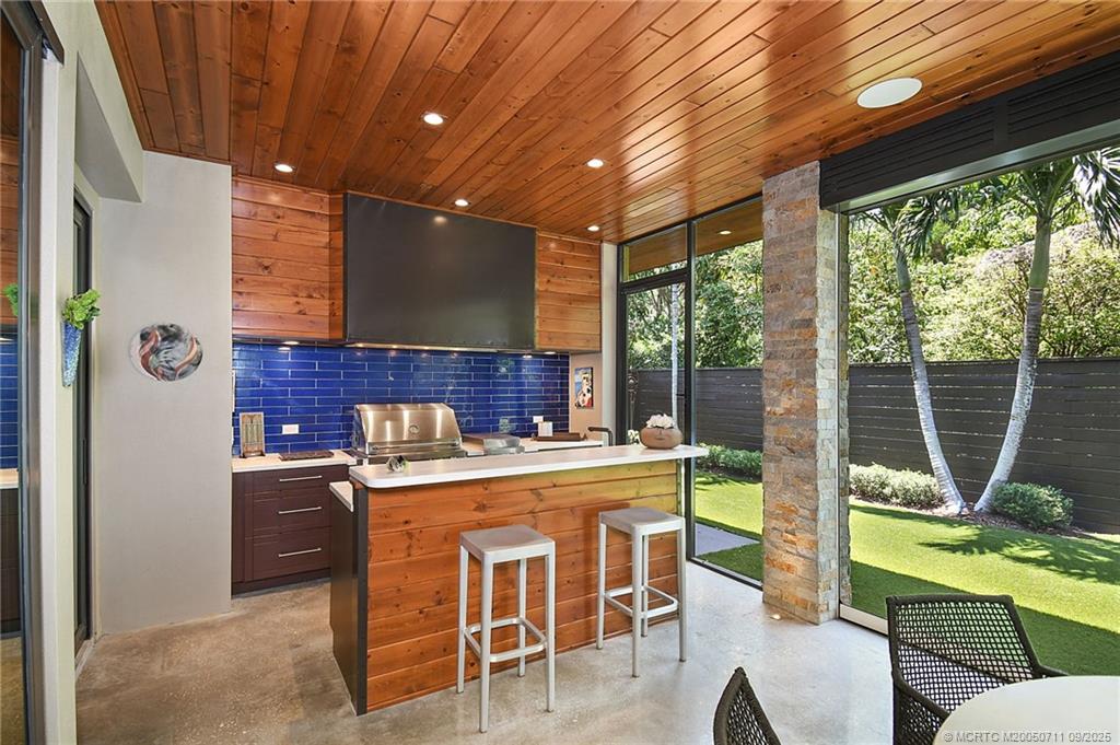 314 SE Pelican Drive