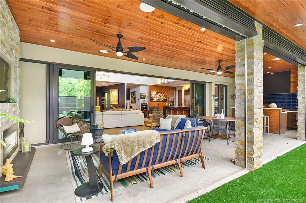 314 SE Pelican Drive