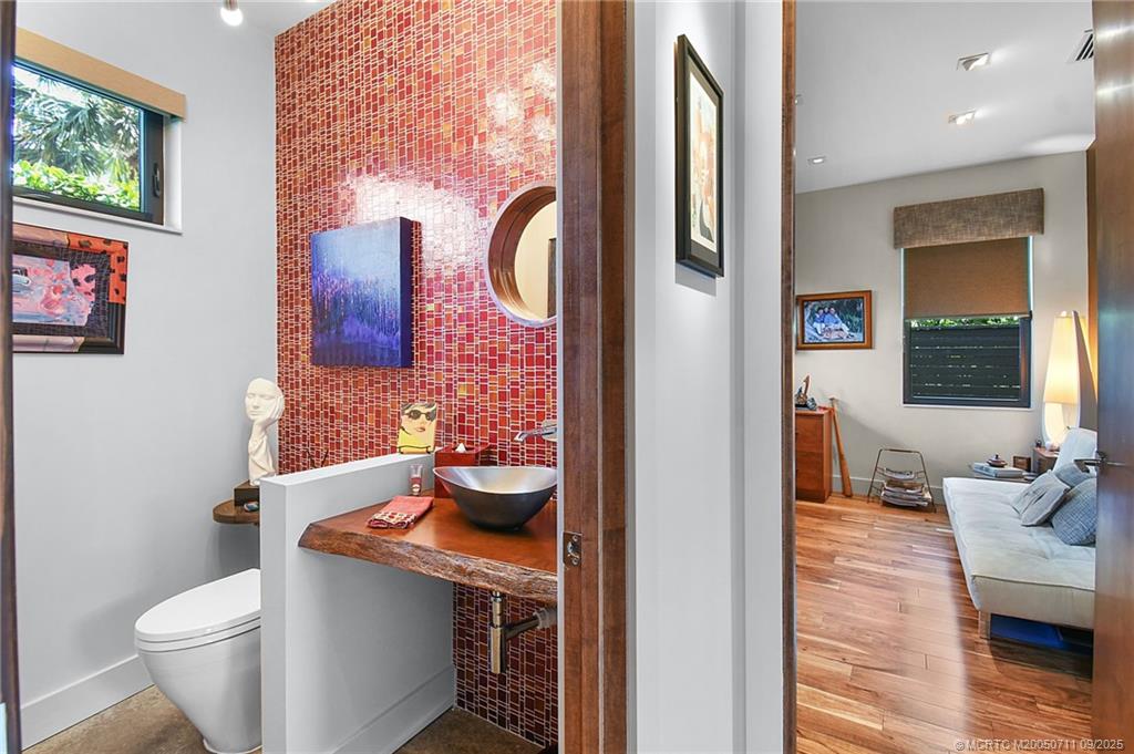 314 SE Pelican Drive