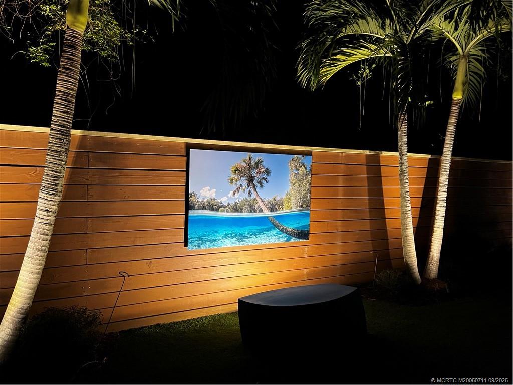 314 SE Pelican Drive