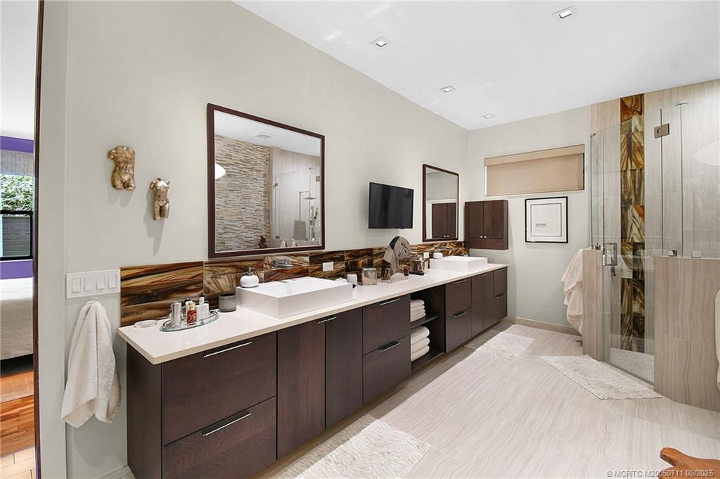 314 SE Pelican Drive