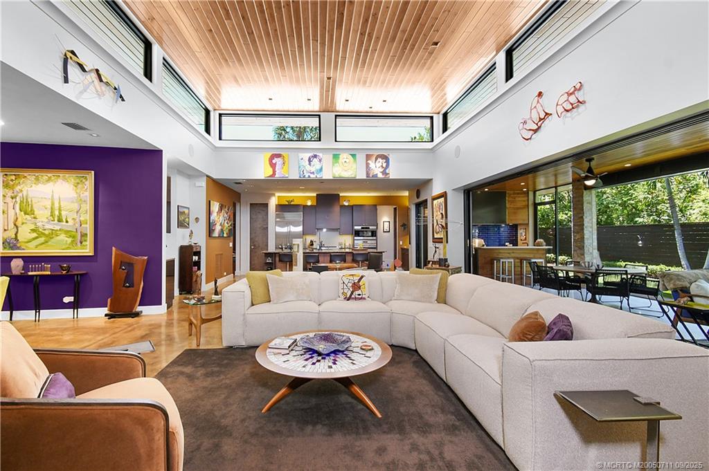 314 SE Pelican Drive