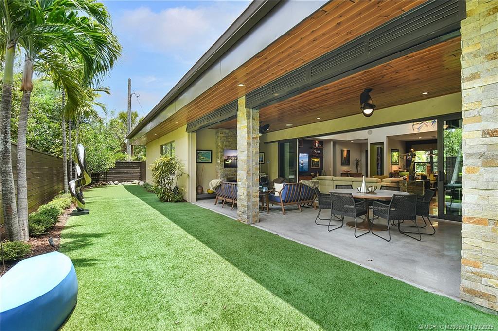 314 SE Pelican Drive