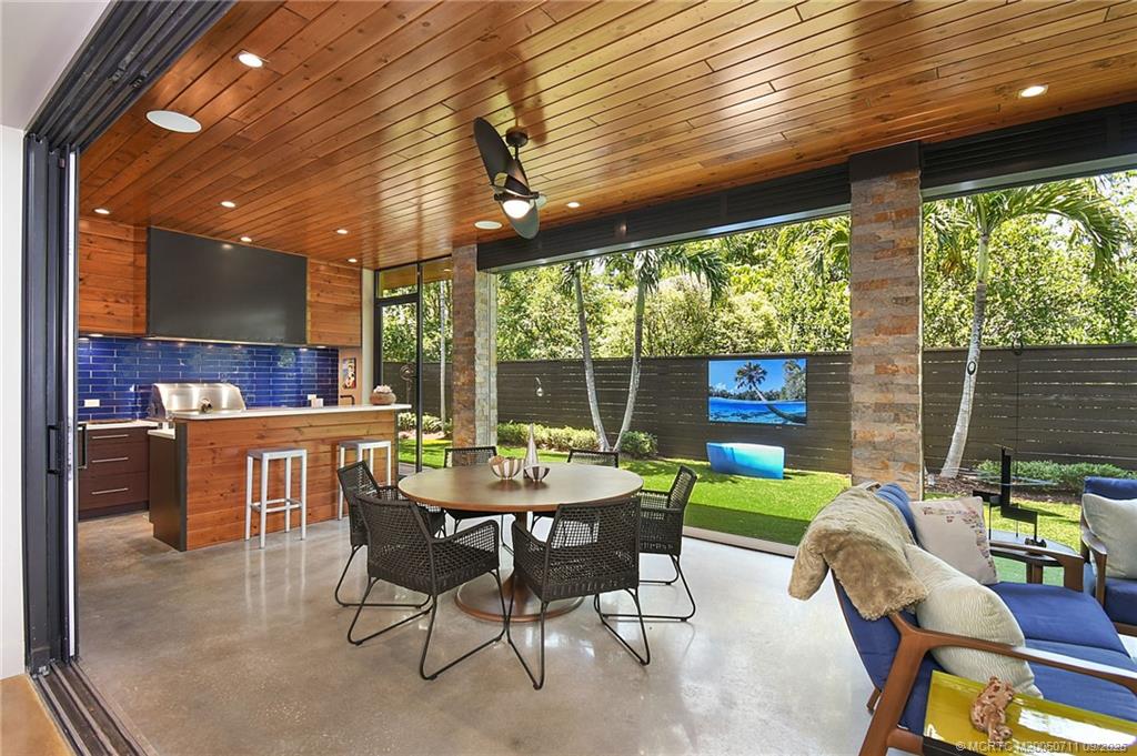 314 SE Pelican Drive