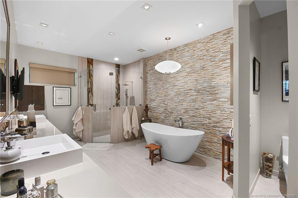 314 SE Pelican Drive