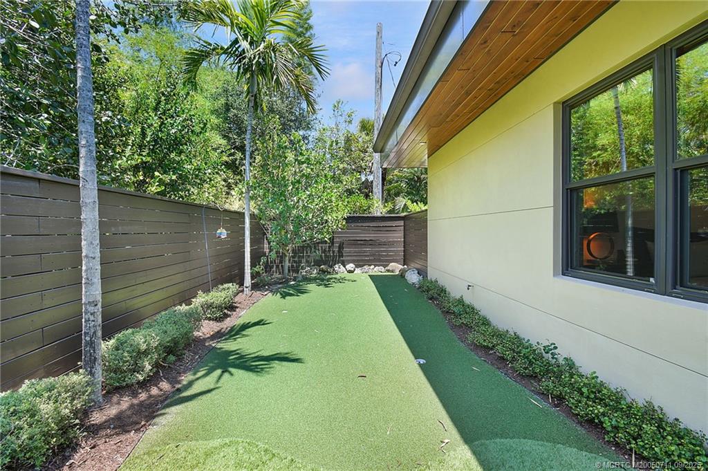 314 SE Pelican Drive