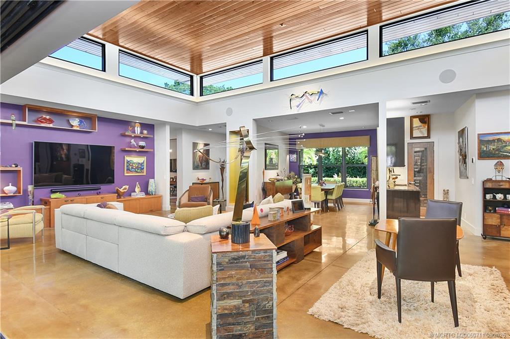 314 SE Pelican Drive