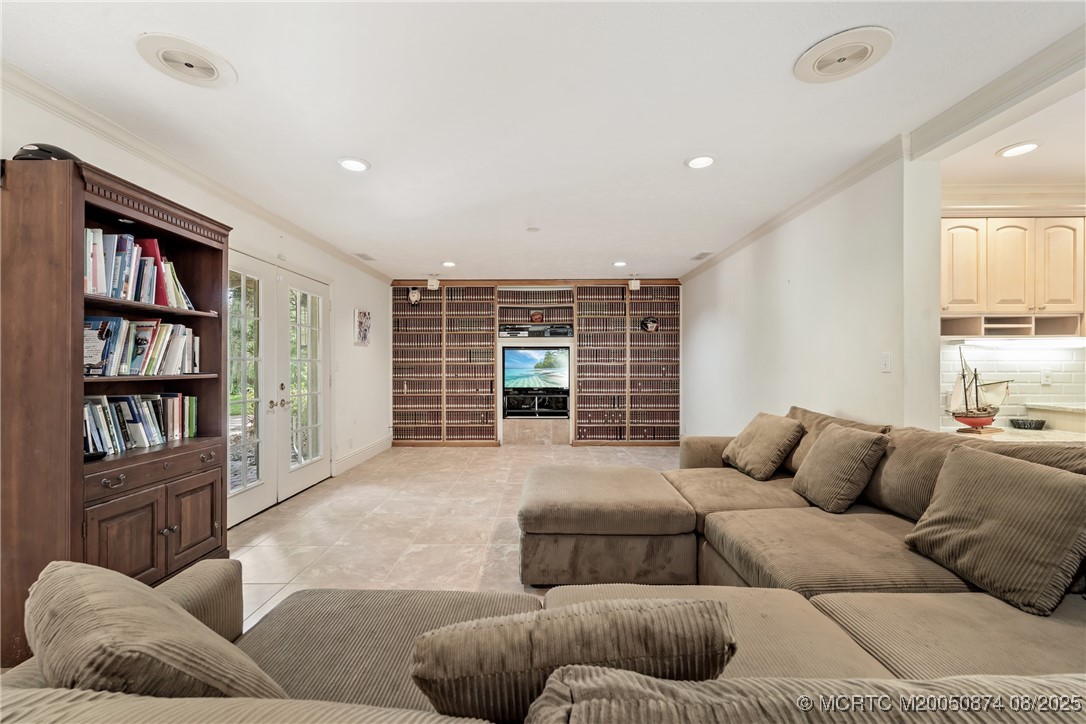 1752 SW Crane Creek Circle