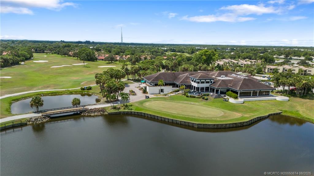 1752 SW Crane Creek Circle