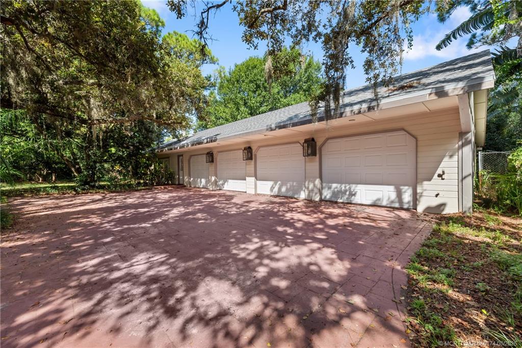 1752 SW Crane Creek Circle