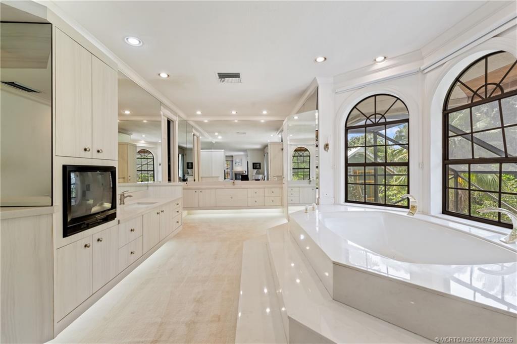 1752 SW Crane Creek Circle