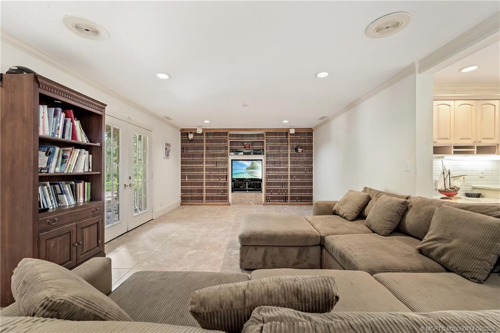 1752 SW Crane Creek Circle