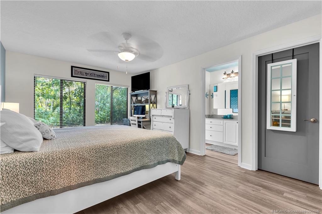 5184 SE Schooner Oaks Way