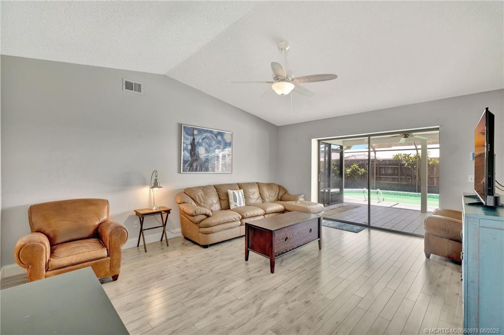 926 NE Vanda Terrado