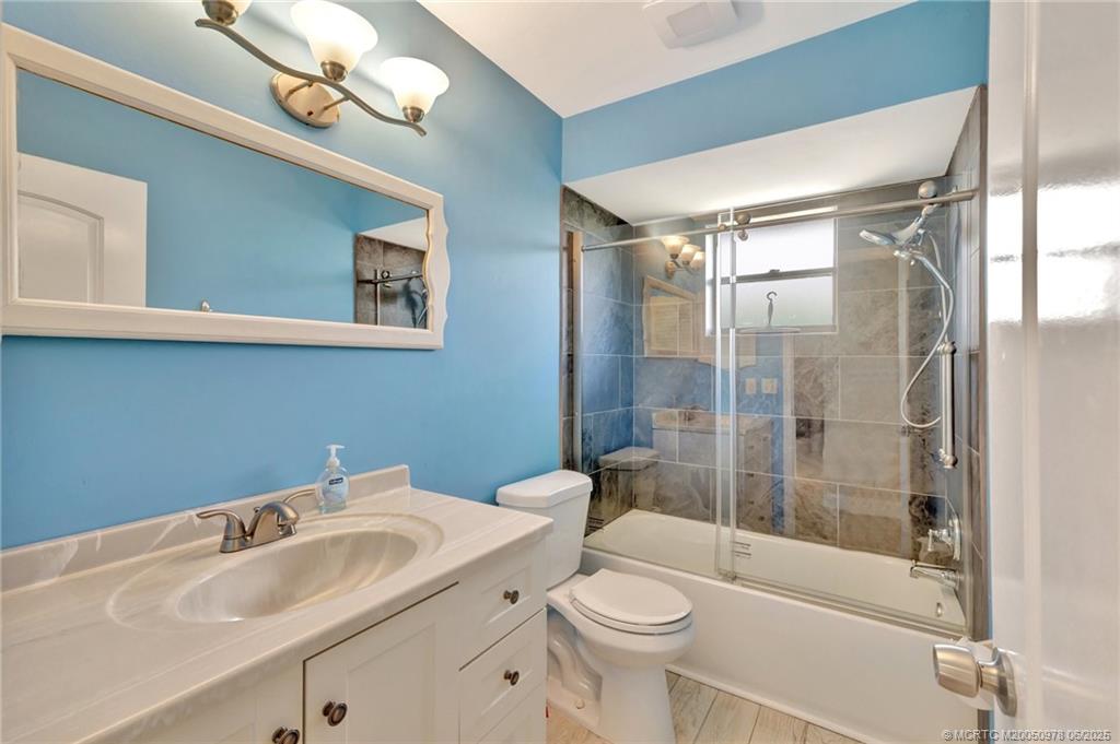 926 NE Vanda Terrado