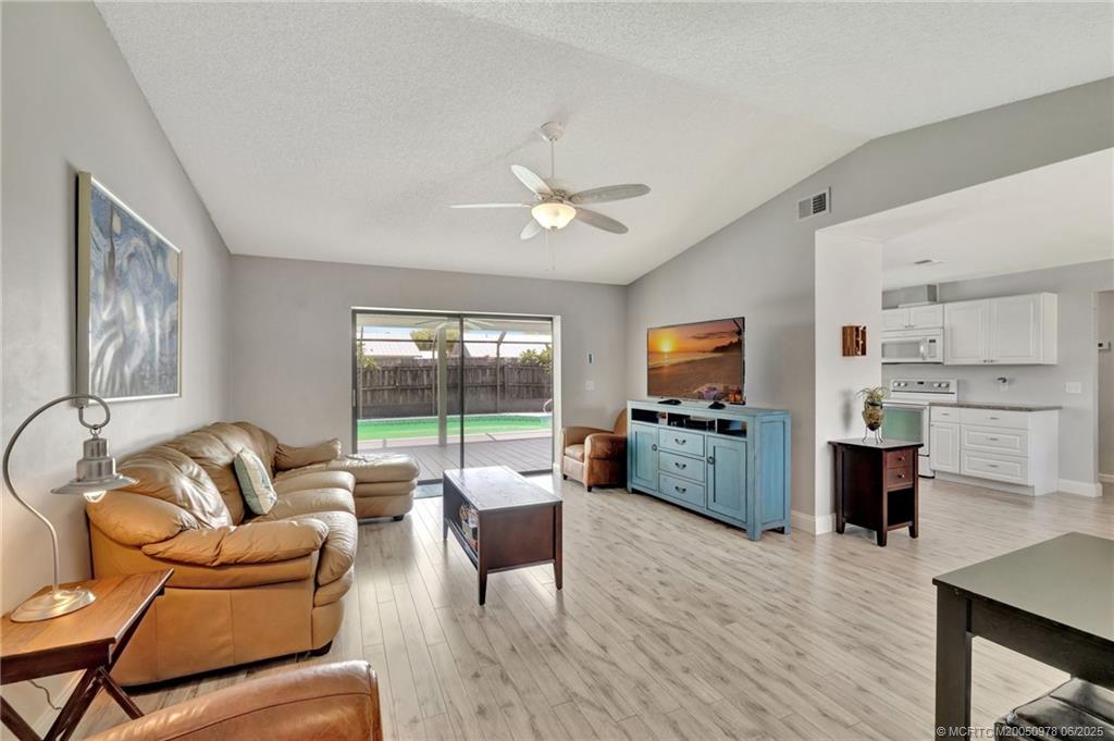 926 NE Vanda Terrado