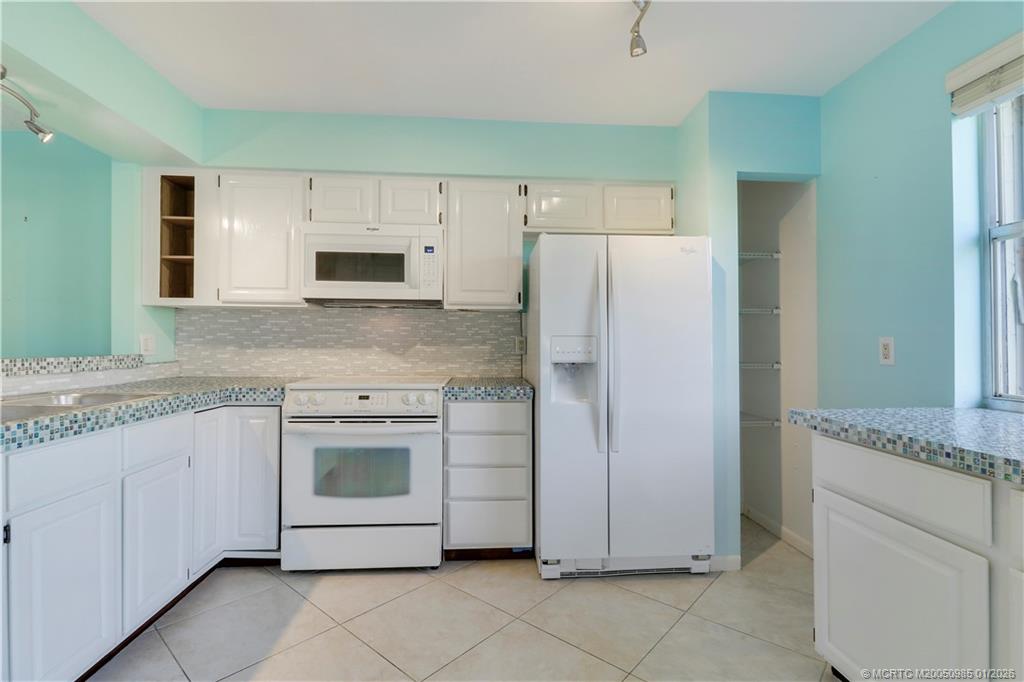 3990 SW Greenwood Way C