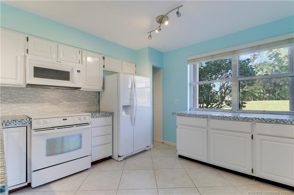 3990 SW Greenwood Way C