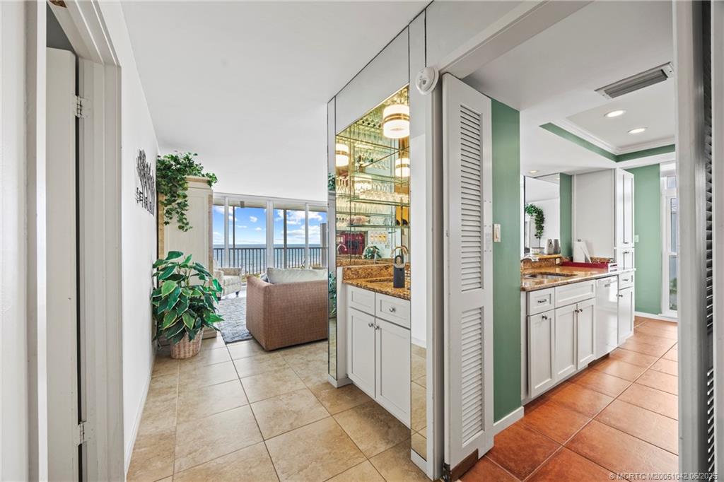 669 NE Plantation Road 405