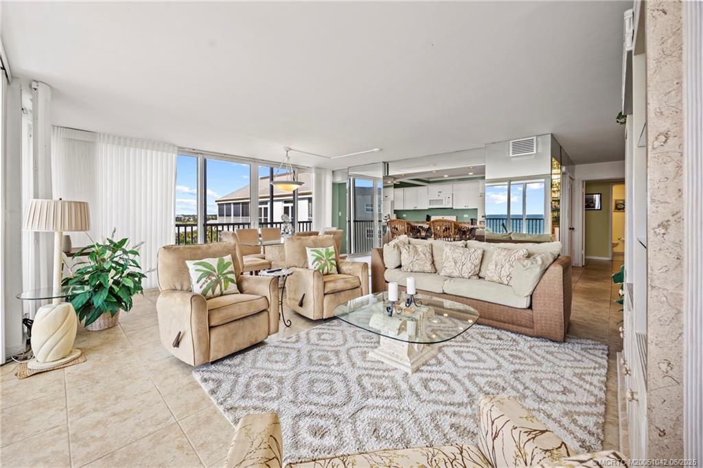 669 NE Plantation Road 405