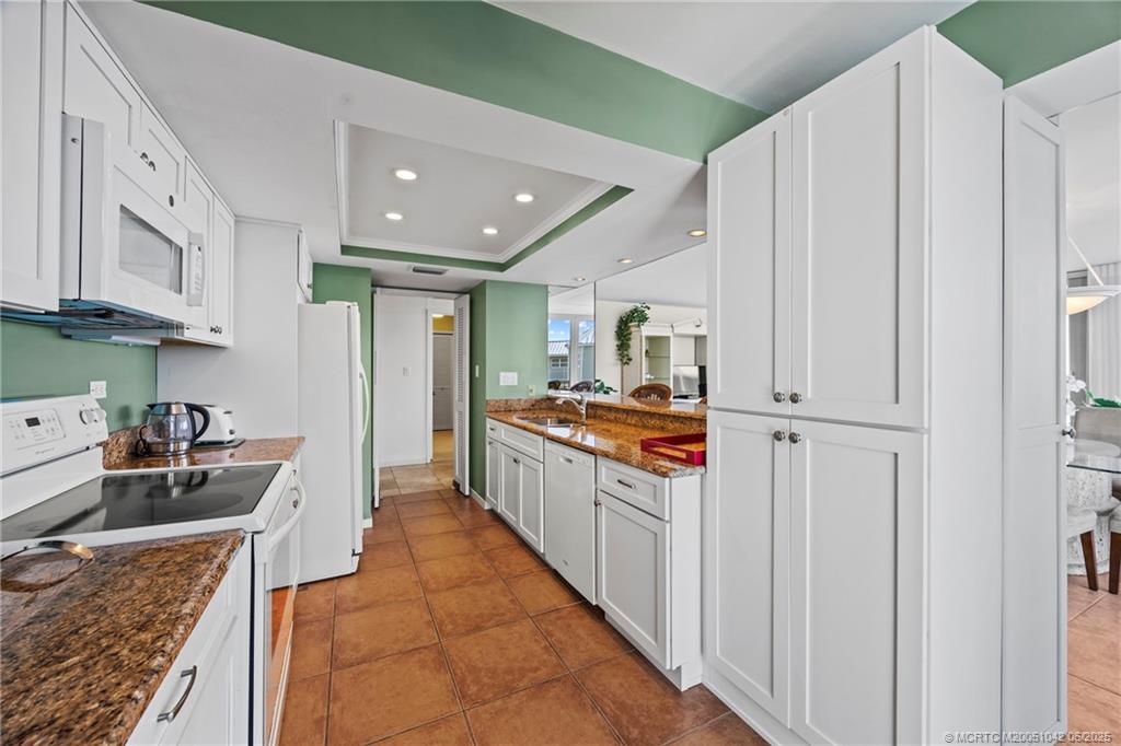 669 NE Plantation Road 405