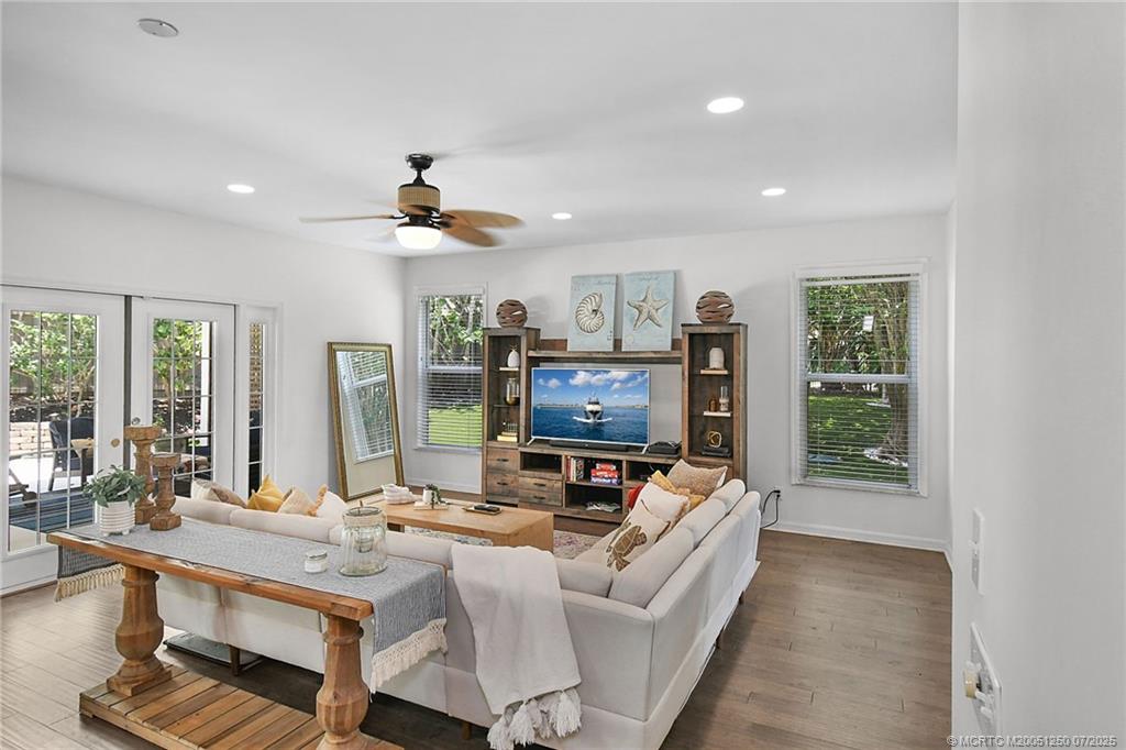 229 SE Villas Street