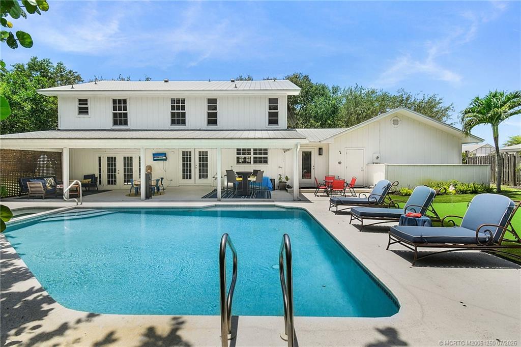 229 SE Villas Street