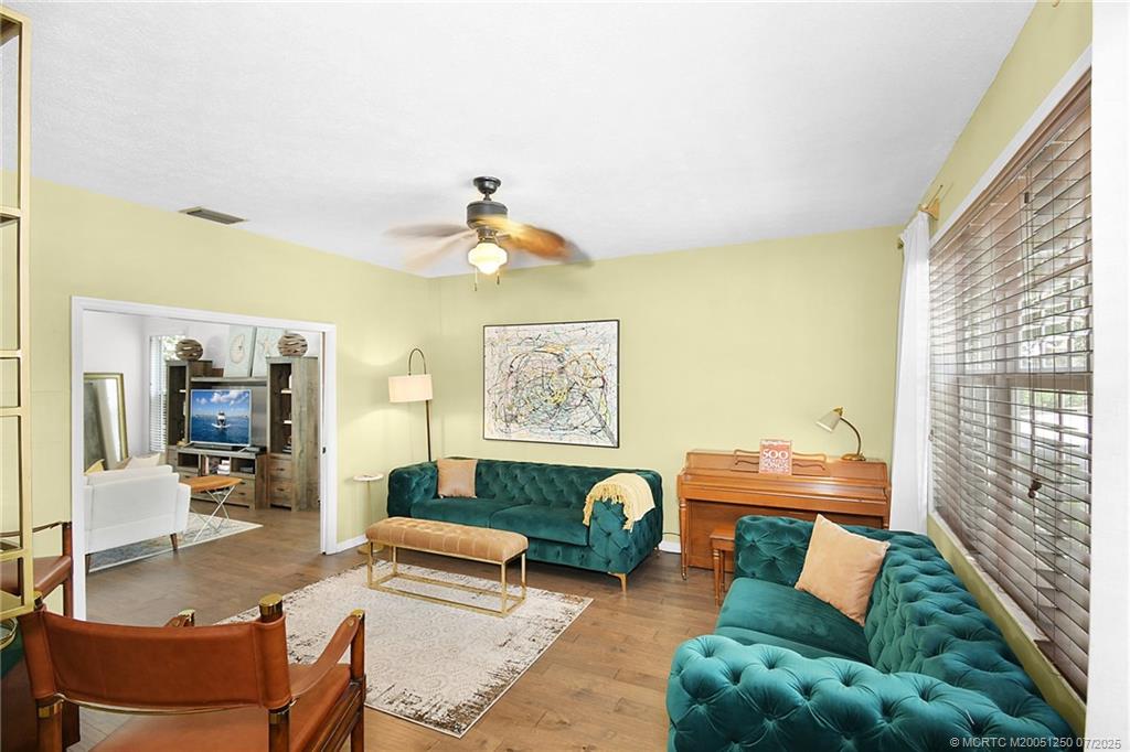 229 SE Villas Street